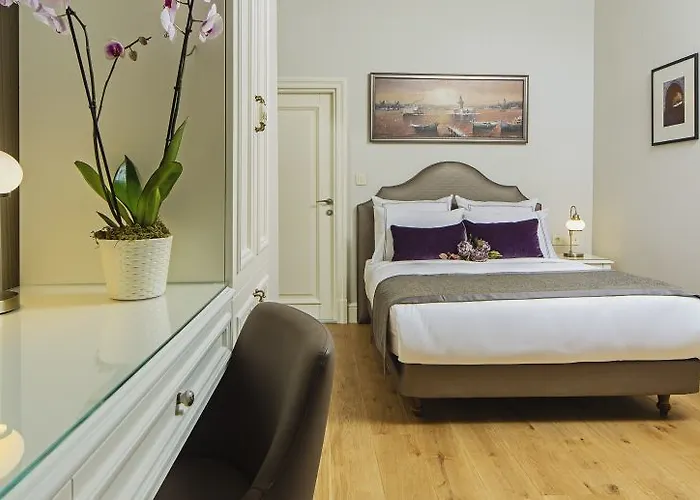 Meroddi Galata Mansion 3*