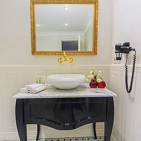 Meroddi Galata Mansion