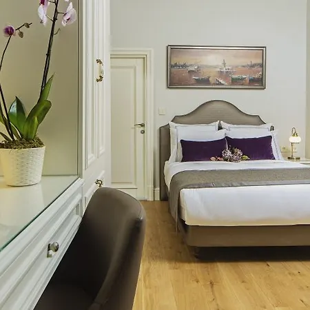 Meroddi Galata Mansion 3*