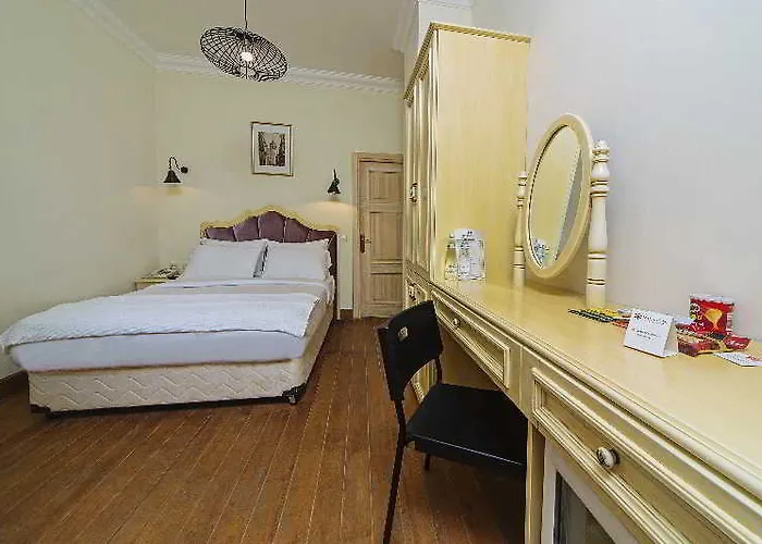 Отель Meroddi Galata Mansion 3*