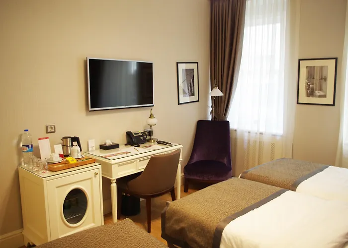 Отель Meroddi Galata Mansion 3*