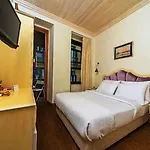 Отель Meroddi Galata Mansion 3*