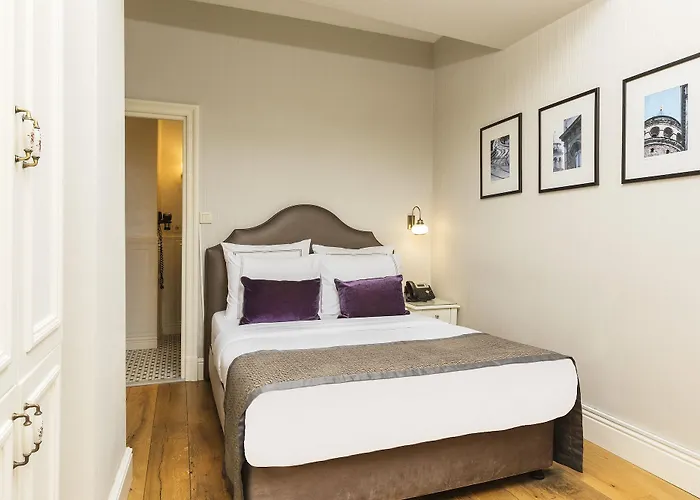 Meroddi Galata Mansion 3*