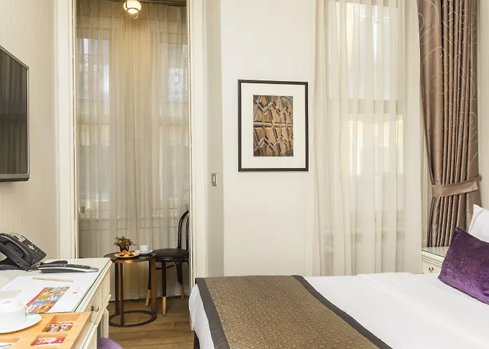 Meroddi Galata Mansion Hotel 3*